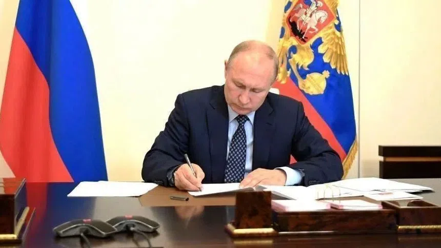 Президент подписывает приказ о дополнительных мерах поддержки учителей 